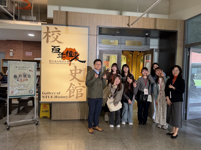 參觀本校校史館