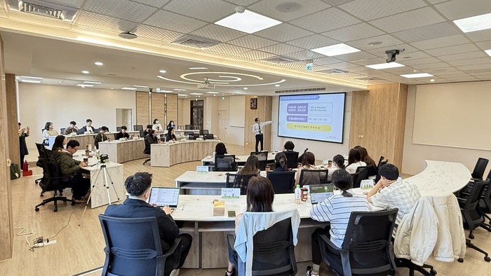 參訪國家教育研究院由林哲立副研究員進行「社會情緒學習」短講
